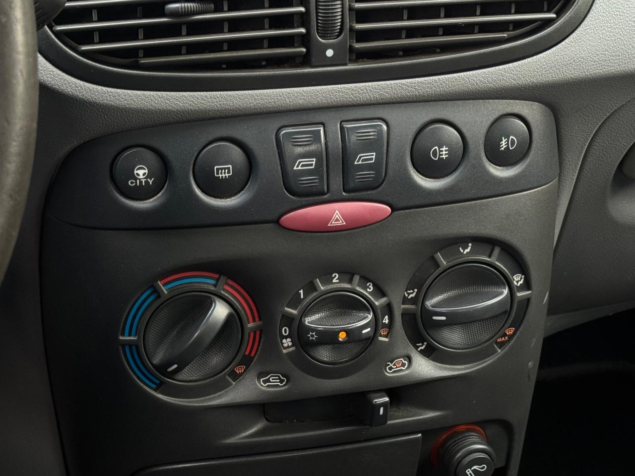 Fiat Punto 1.2i 16V Cat 5 Porte – Benzina – Neopatentati – Anno 2001