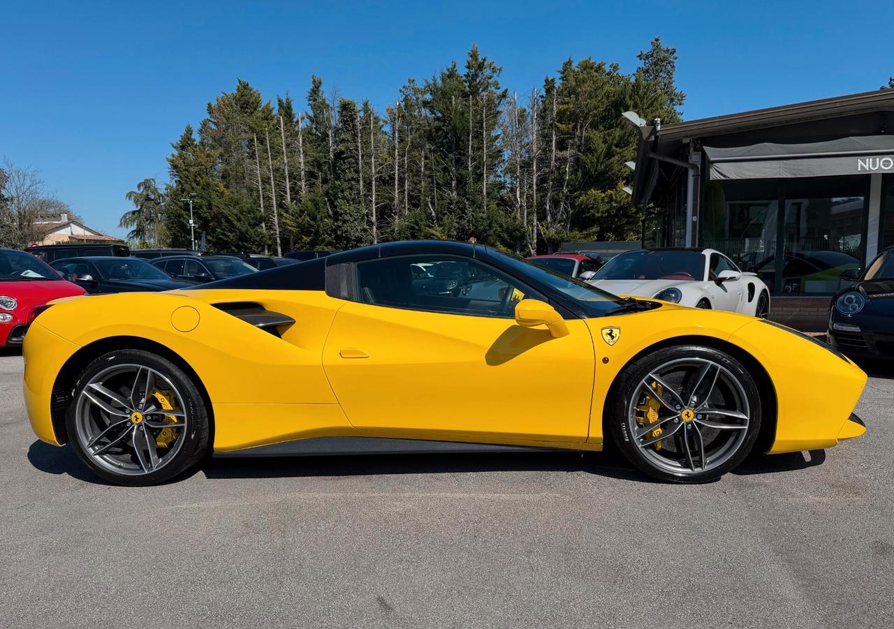 Ferrari 488 Spider/pack carbonio/lift/dispaly passeggero/unica!!!!