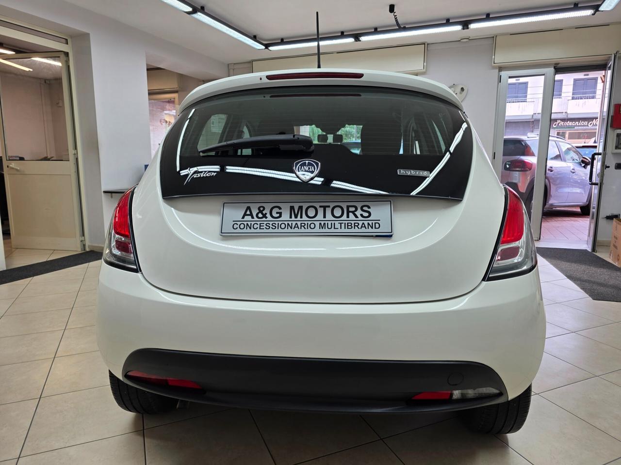 LANCIA YPSILON 1.0 FireFly S&S HYBRID SILVER
