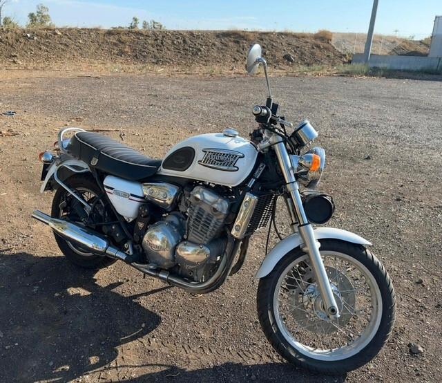 Triumph Thunderbird 900