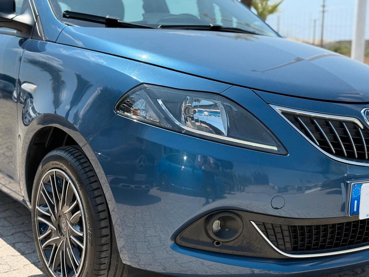 Ypsilon 1.0 5 porte S&S Hybrid Gold Blu Eleganza