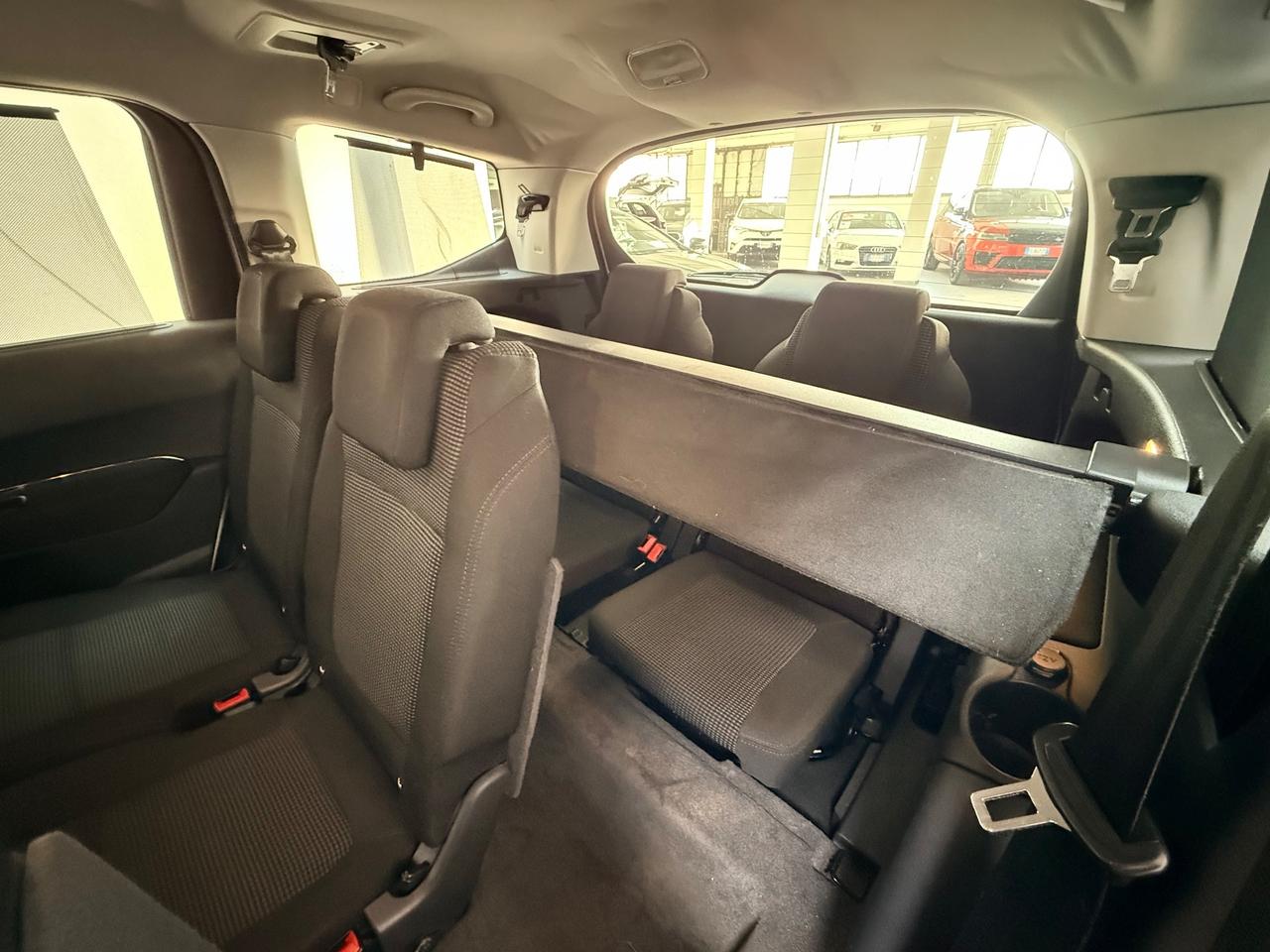 Peugeot 5008 1.6 HDi 112CV cambio robotizzato Féline 05/2011 Euro 5 Neopatentati