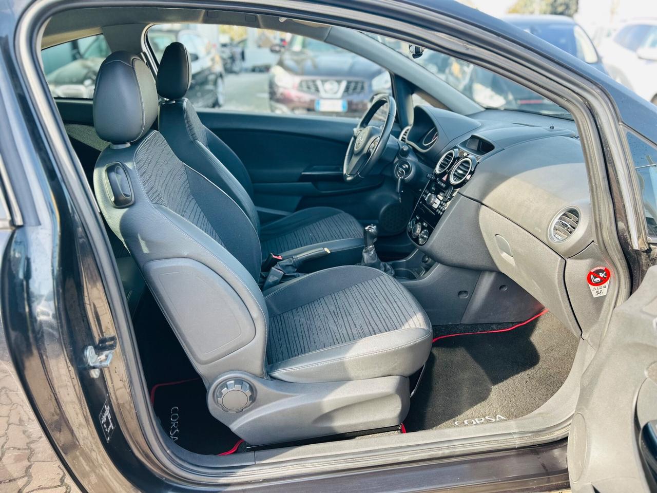 Opel Corsa 1.2 3 porte b-color