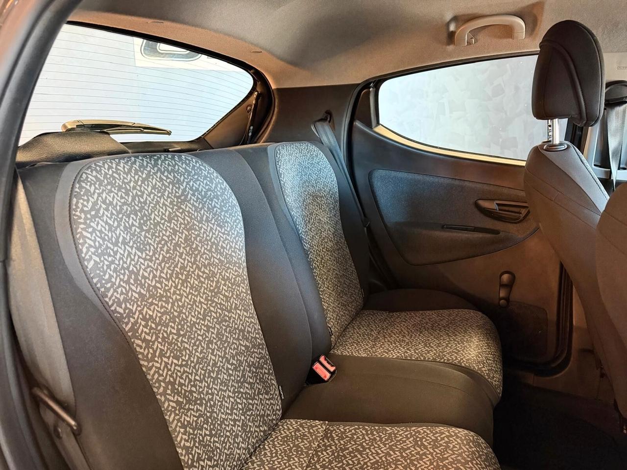 Lancia Ypsilon 1.0 FireFly 5 porte S&S Hybrid Silver