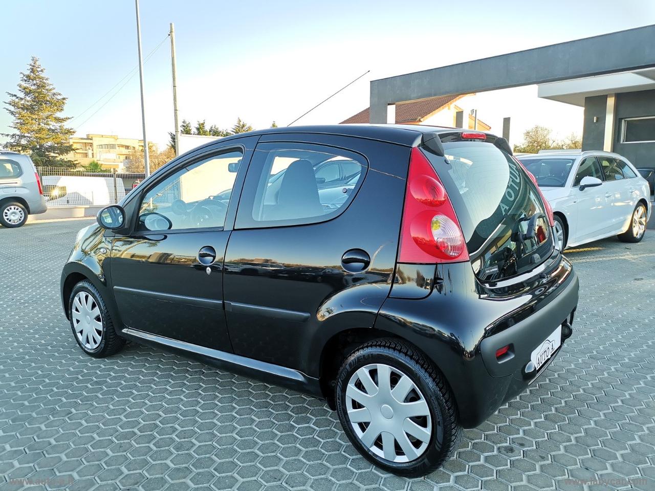 PEUGEOT 107 1.0 68 CV 5p. Sweet Years