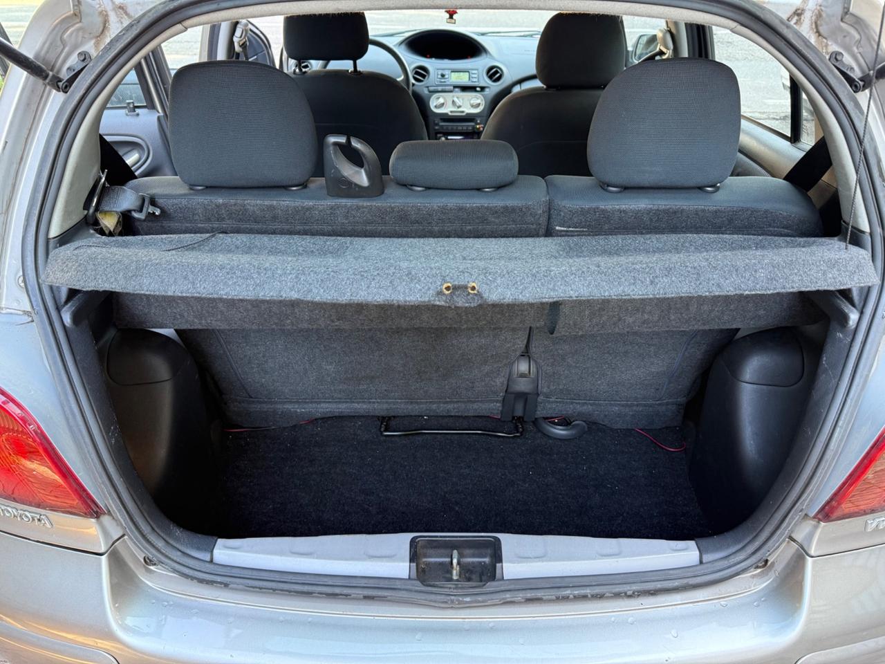 Toyota Yaris 1.0i 16V cat 5 porte Sol