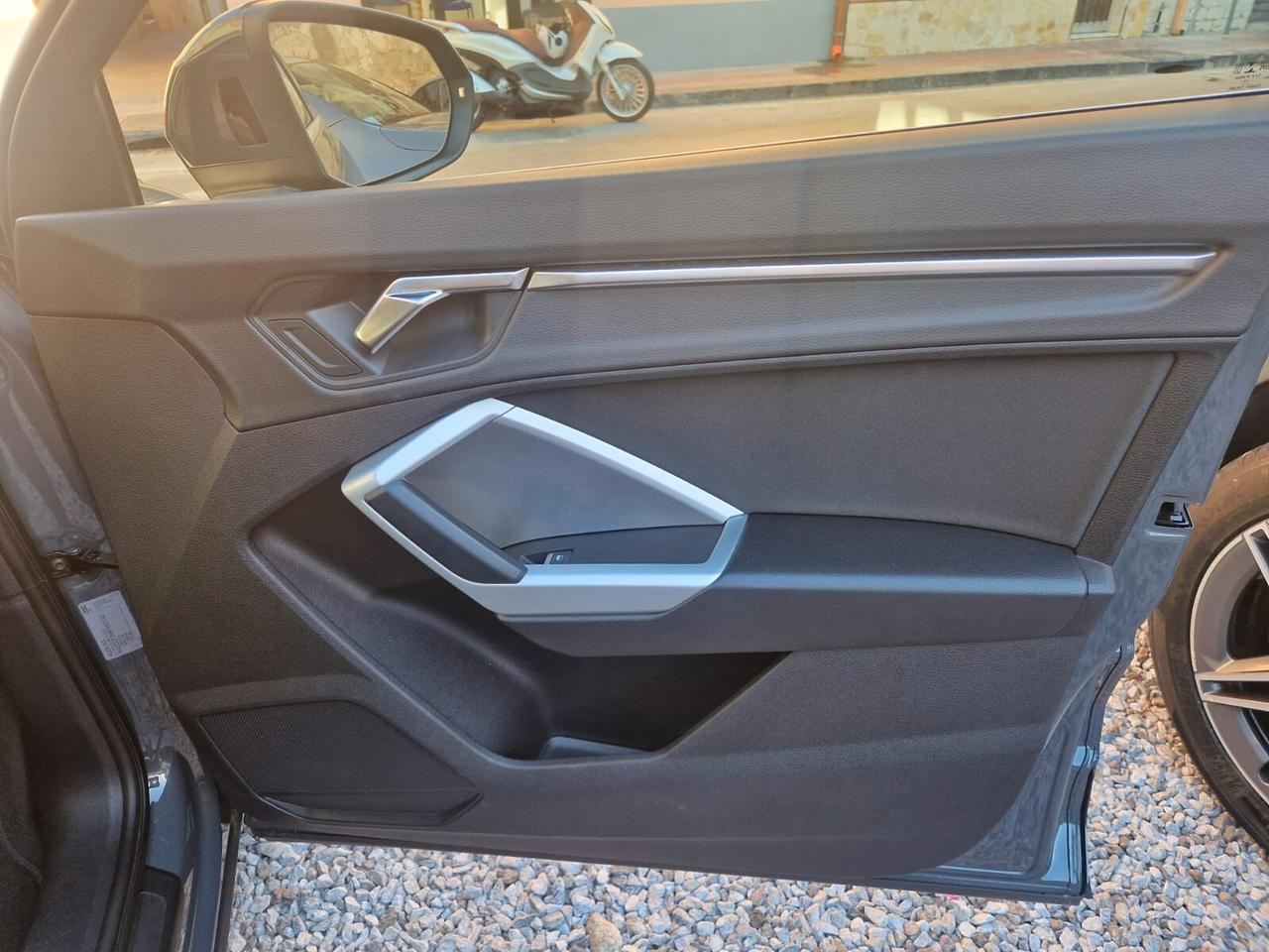 Audi Q3 35 TDI quattro Business Advanced