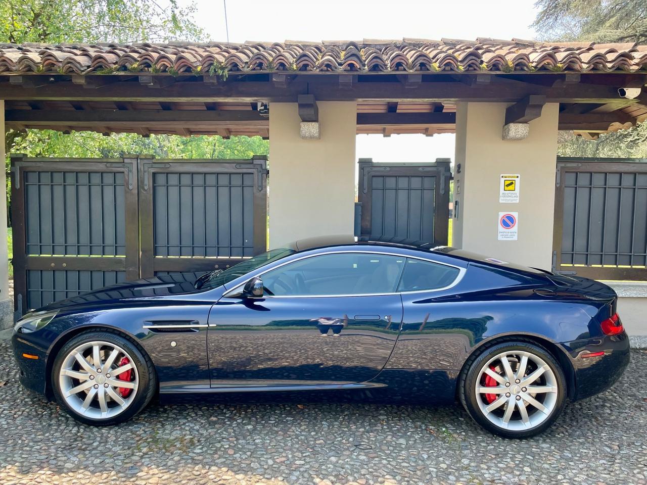 Aston Martin DB9 Coupé Touchtronic *SOLO 63000 KM*