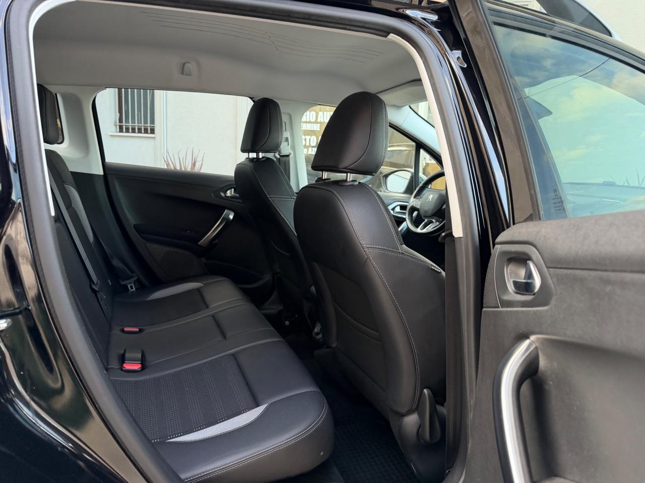 Peugeot 2008 1.6 e-HDi 92CV Allure - CAMBIO AUTOMATICO