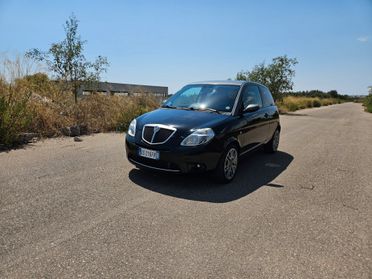 Lancia Ypsilon 1.3 MJT 105 CV Sport MomoDesign