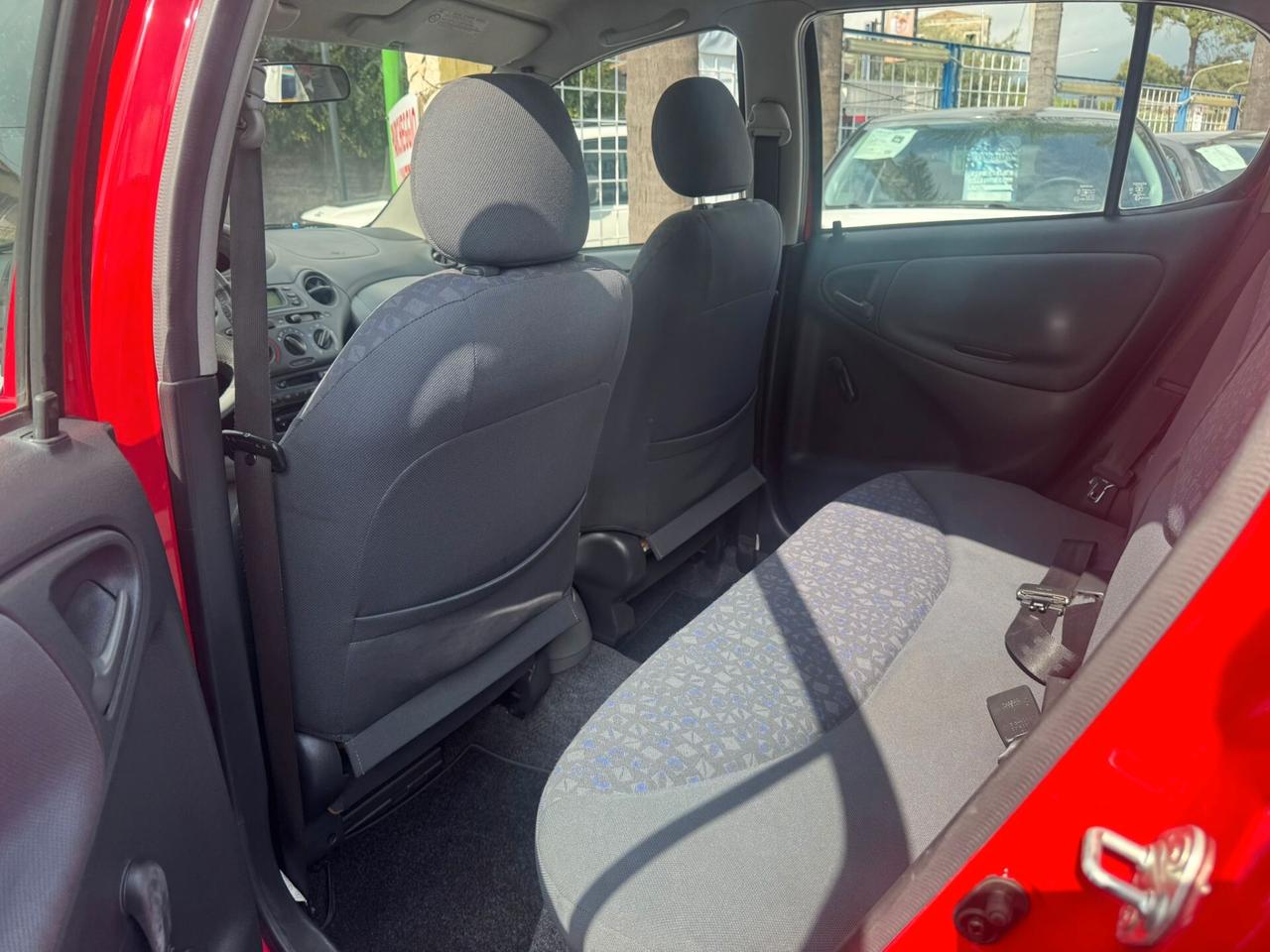 Toyota Yaris 1.3i 16V cat 5 porte Luna