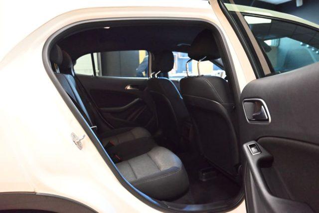 MERCEDES-BENZ GLA 180 D EXECUTIVE AUT.TEL CERCHI 17"VETRI SCURI SED.RISC