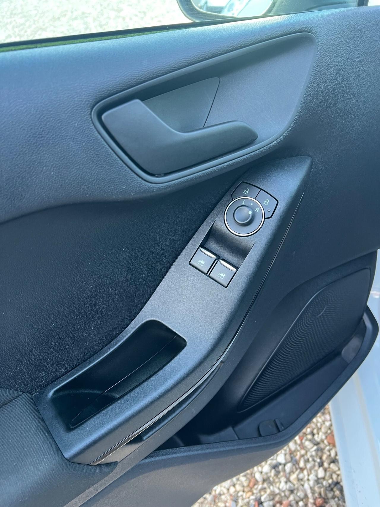 Ford Fiesta 1.0 benzina/hibryd 2021 autocarro