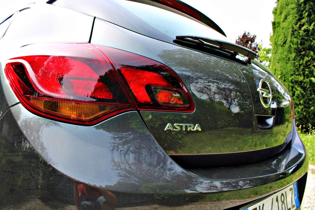 Opel Astra 1.4 100CV 5 porte Cosmo