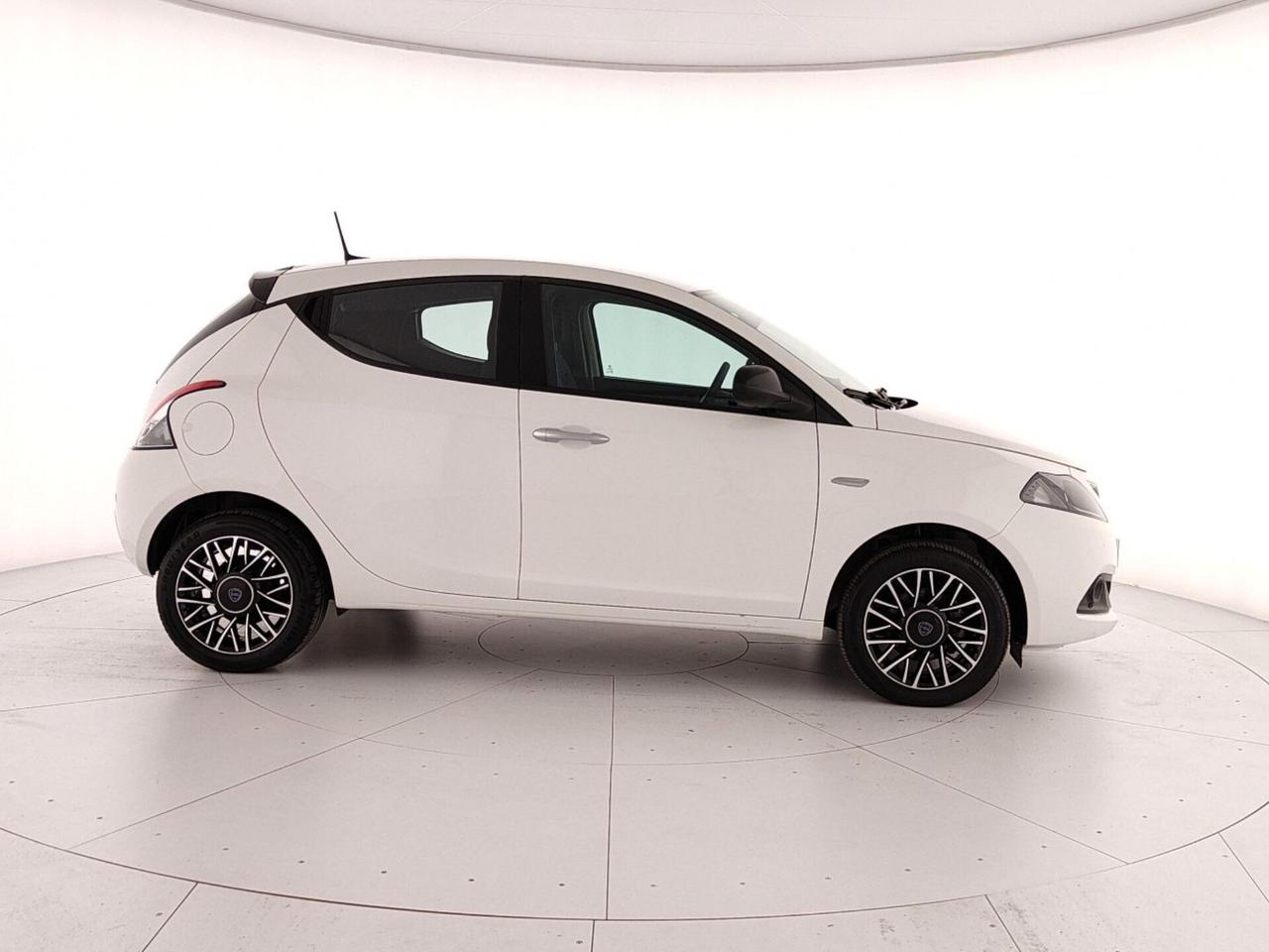 Lancia Ypsilon 1.0 FireFly 5 porte S&S Hybrid Platino