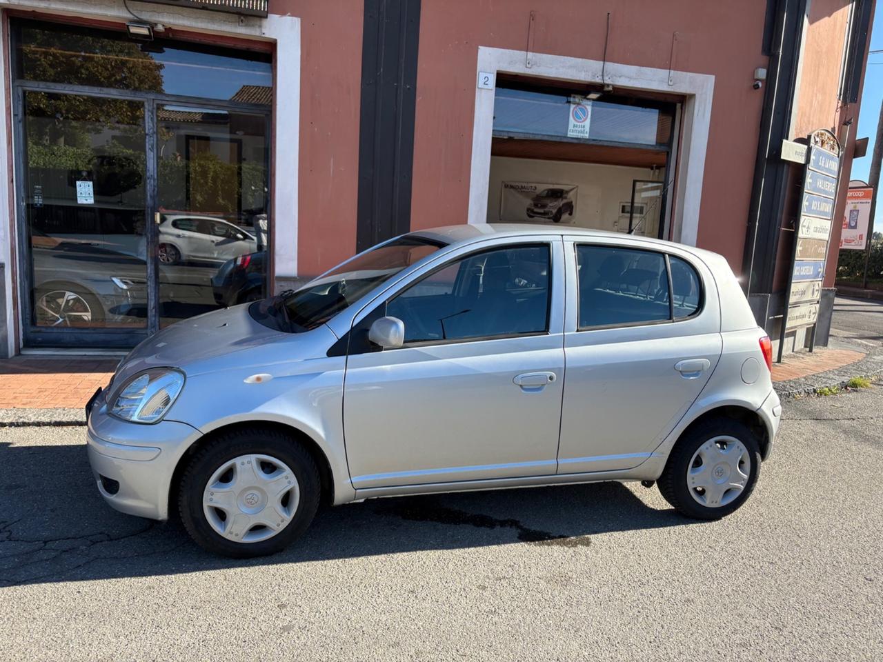 Toyota Yaris 1.0 5 porte Sol