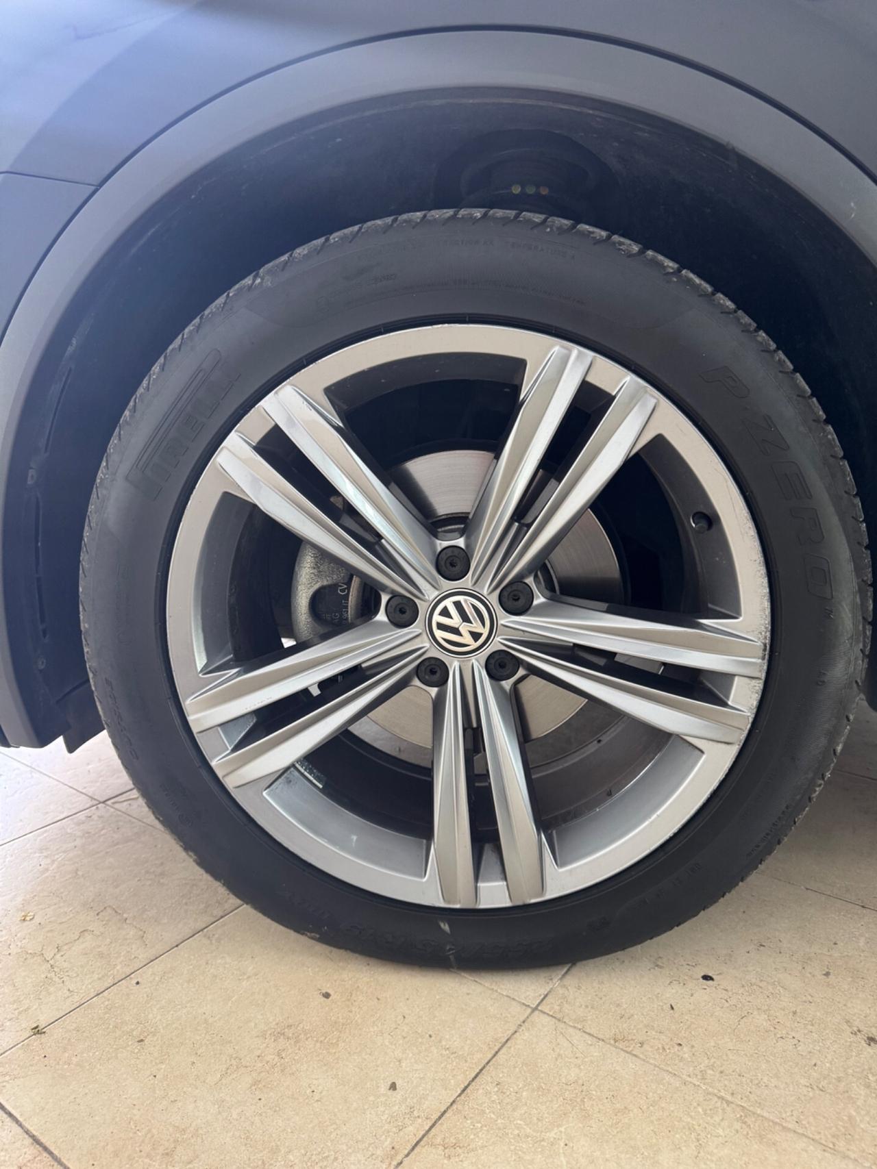 Volkswagen Tiguan 2.0 TDI DSG R line 2018 unico proprietario