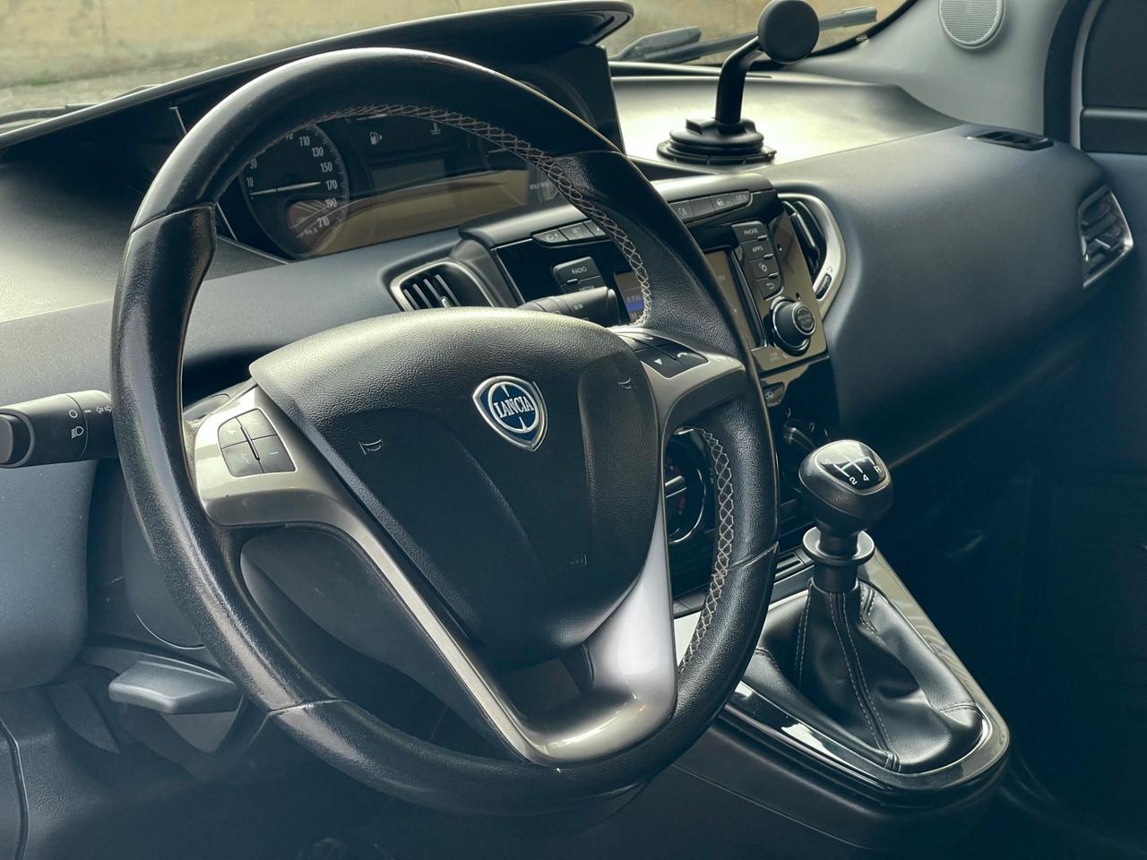 Lancia Ypsilon 1.2 69 CV 5 porte Mya