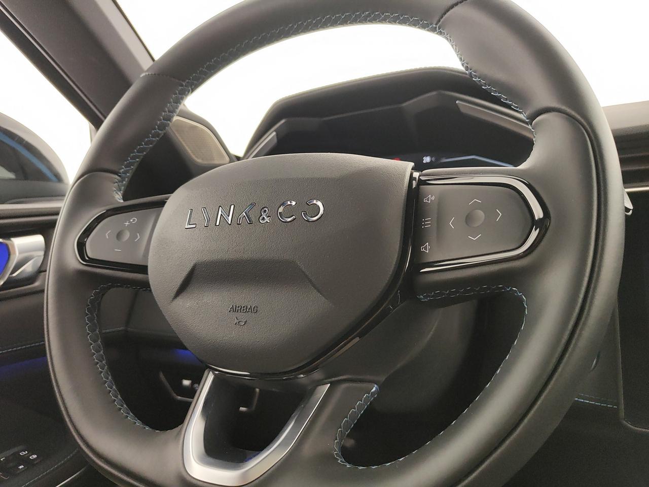LYNK & CO 01 1.5 td phev auto