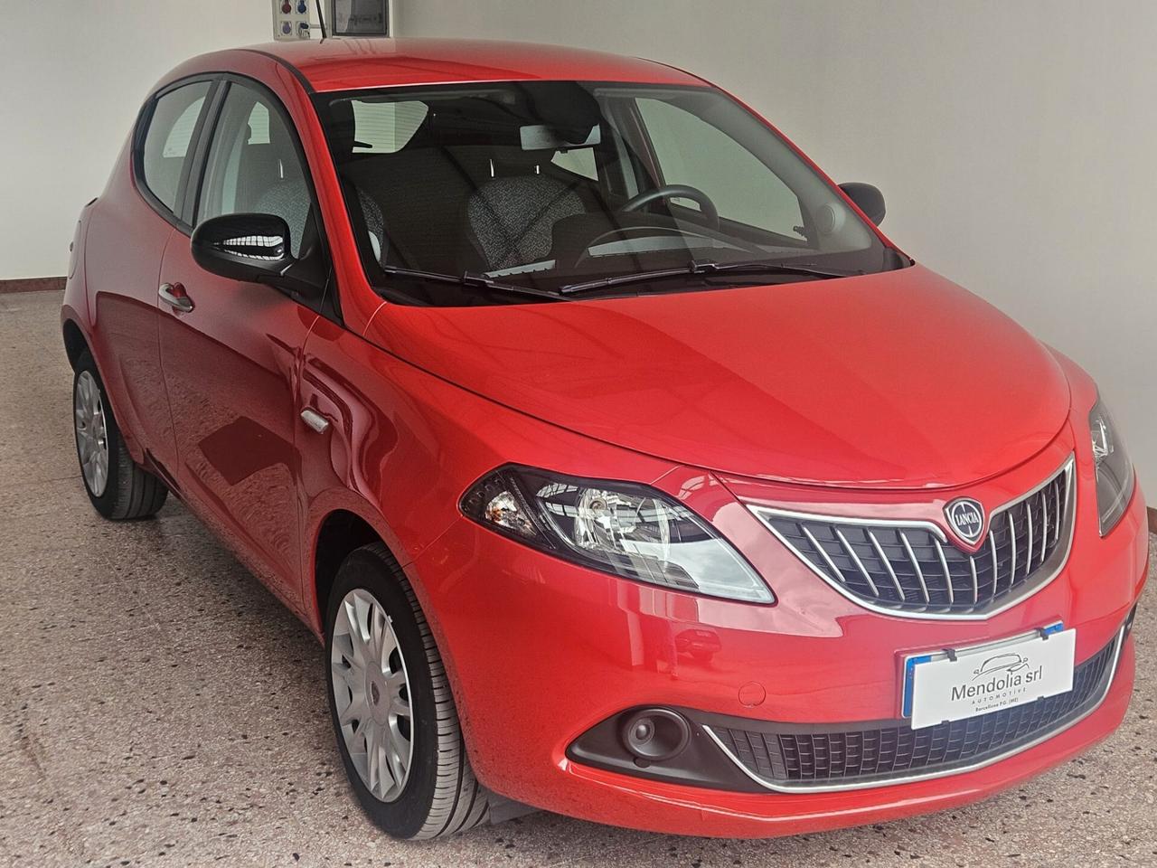 Lancia Ypsilon 1.0 FireFly 5 porte S&S Hybrid Silver
