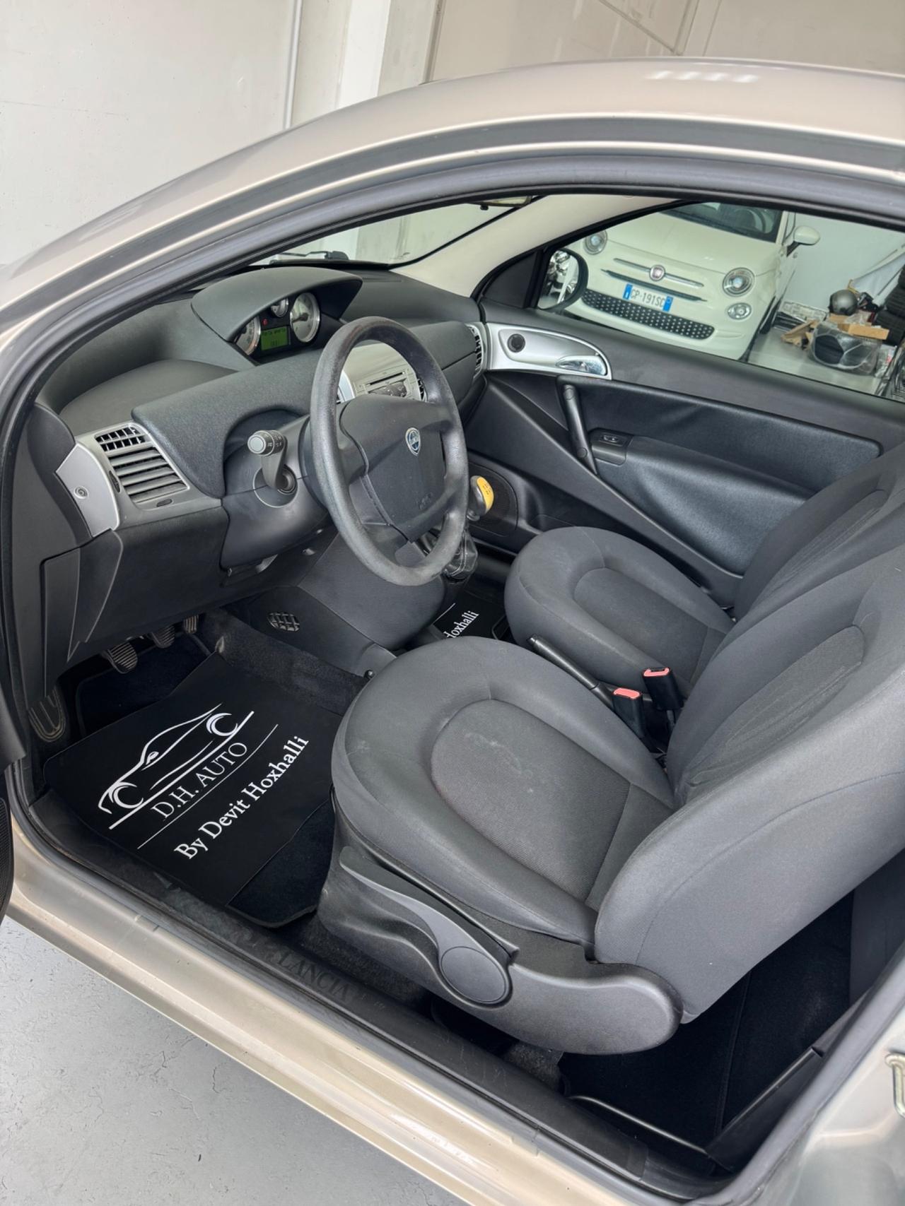 Lancia Ypsilon 1.2 69 CV Unyca
