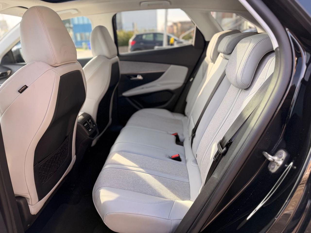 Peugeot 3008 Allure 1.5 Blue HDI 130 #8231