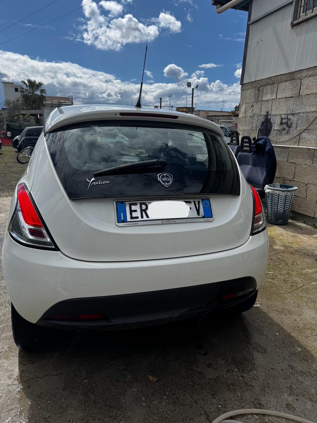 Lancia Ypsilon 0.9 TwinAir 85 CV 5 porte Metano Ecochic Gold