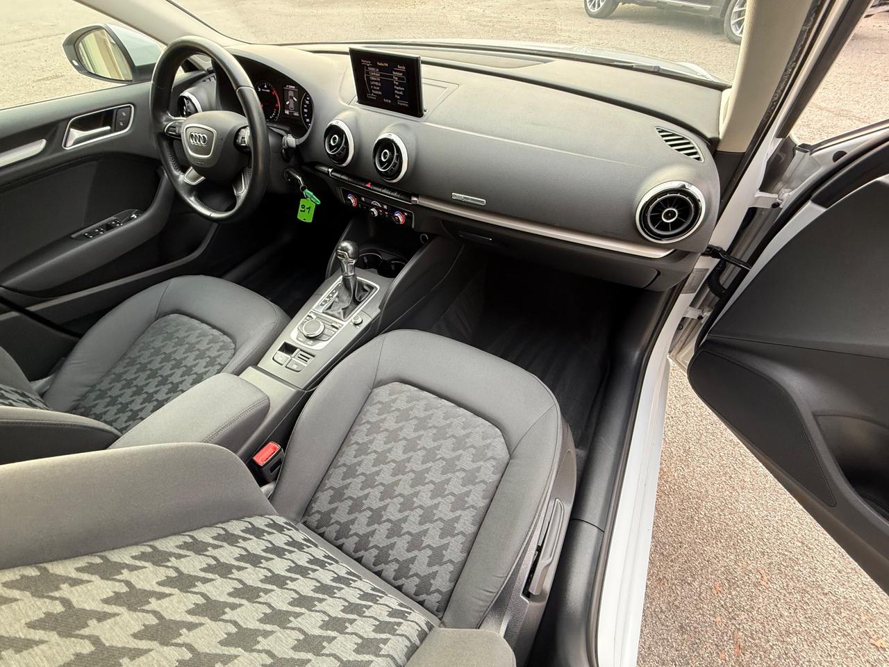 Audi A3 1.6 TDI S tronic 110 CV - Neopatentati