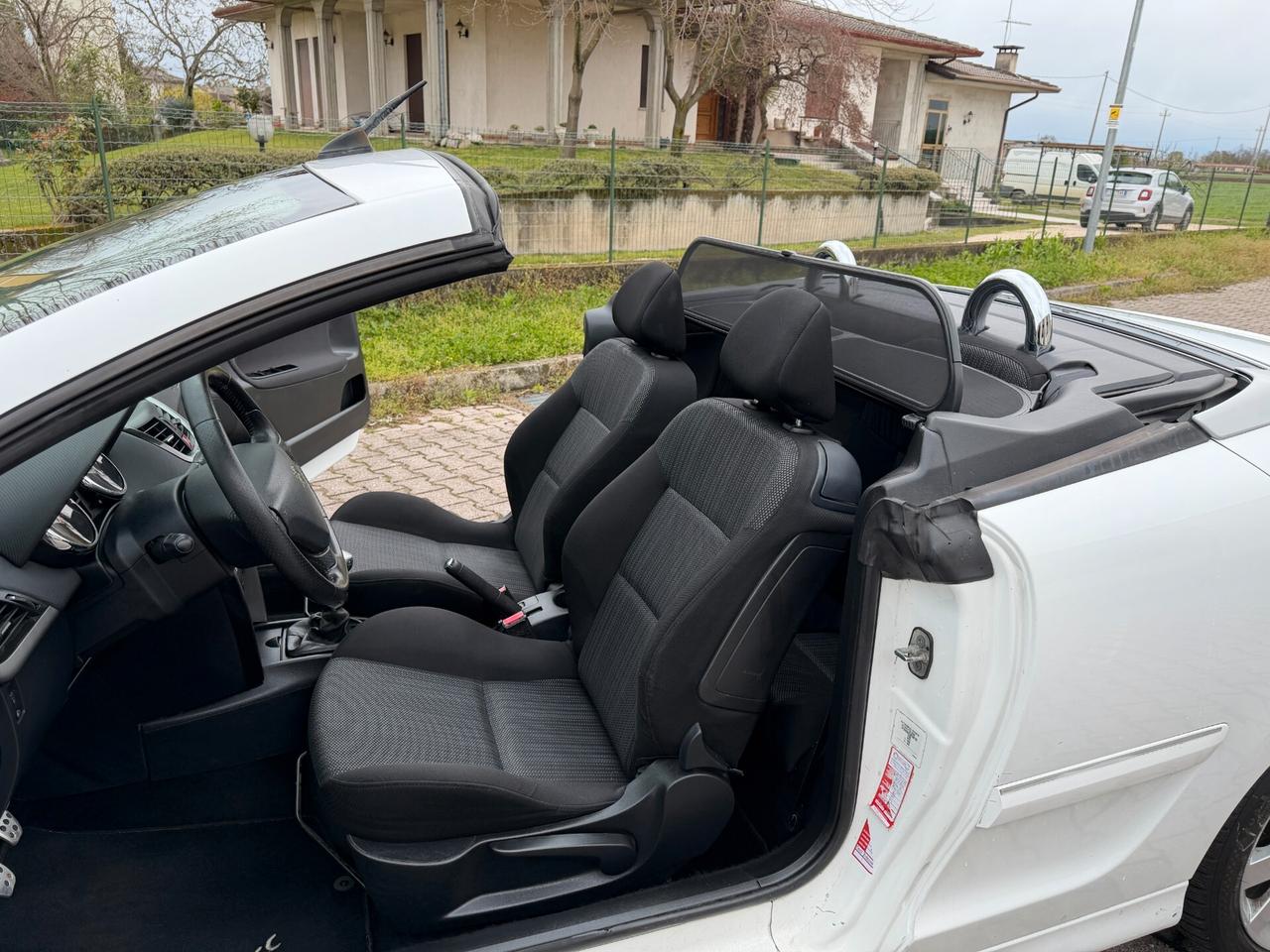 Peugeot 207cc 1.6 HDi Cabrio OK Neopatentati