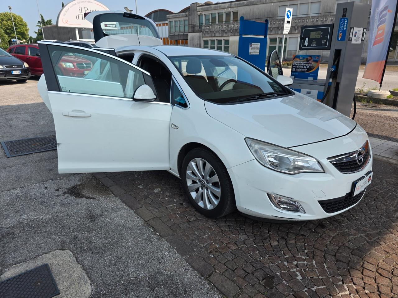 Opel Astra 1.7 CDTI 110CV 5 porte Cosmo con 276.000km Neopatentati ok