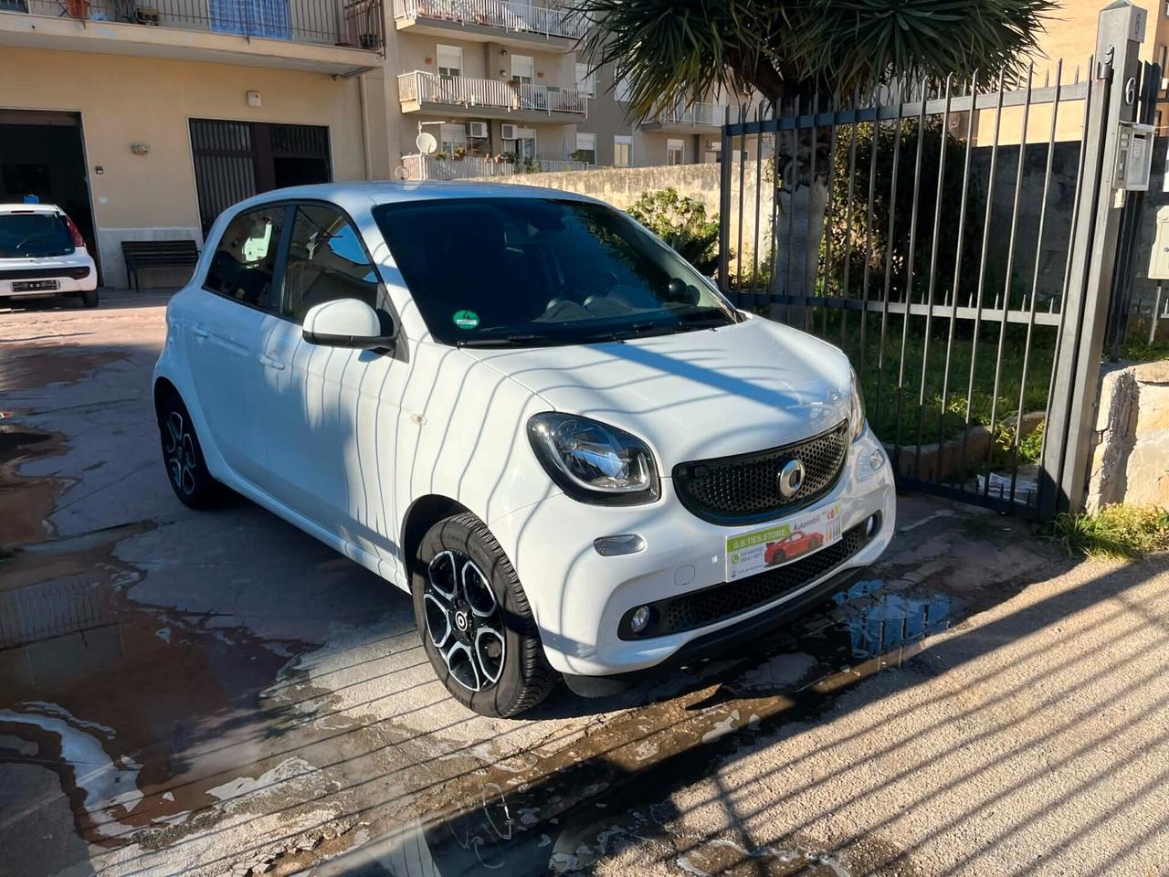 SMART FORFOUR 2018 PASSION TOTAL WHITE