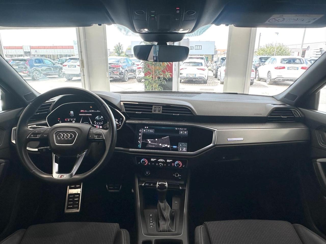 Audi Q3 SPB 35 TDI S tronic line edition Interno ed Esterno Luci Ambiente