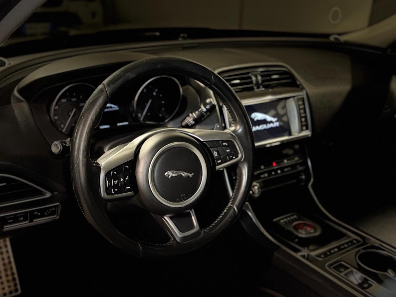 JAGUAR XE*2.0*180 CV*AWD*R-LINE*