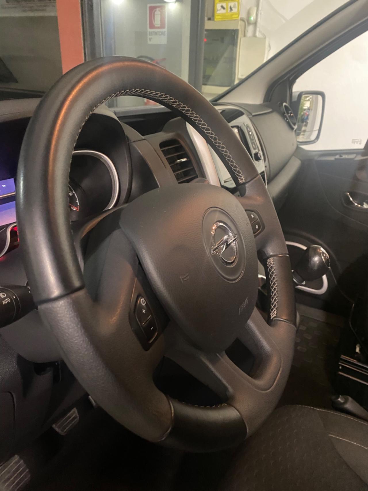 Opel Vivaro Combi 8 posti