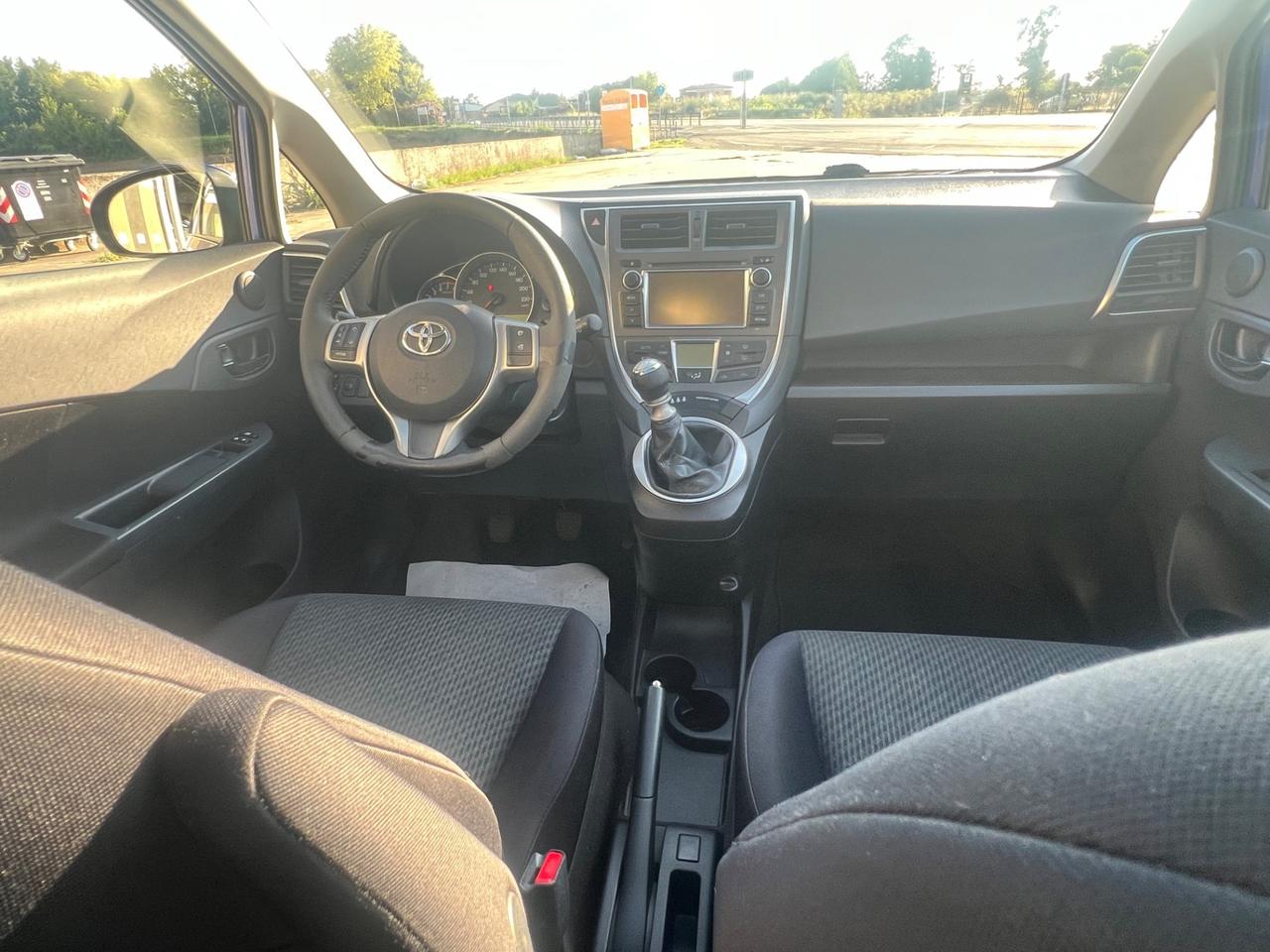 Toyota Verso-S 1.3 MT STYLE