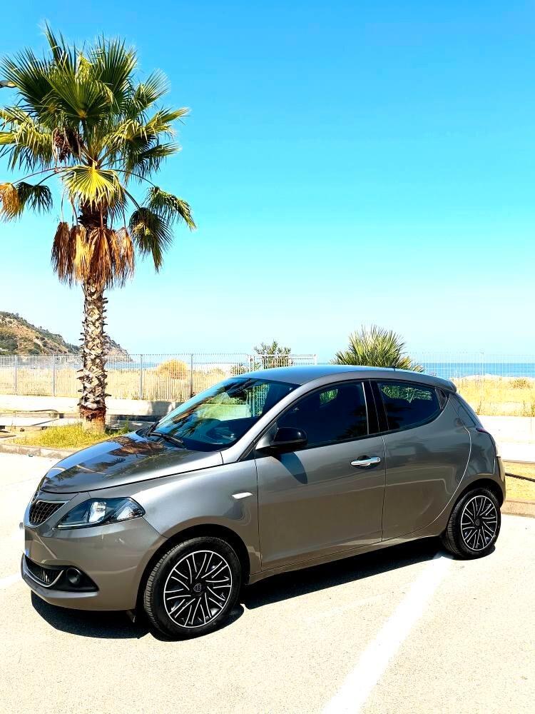 Lancia Ypsilon 1.0 FireFly Hybrid Gold