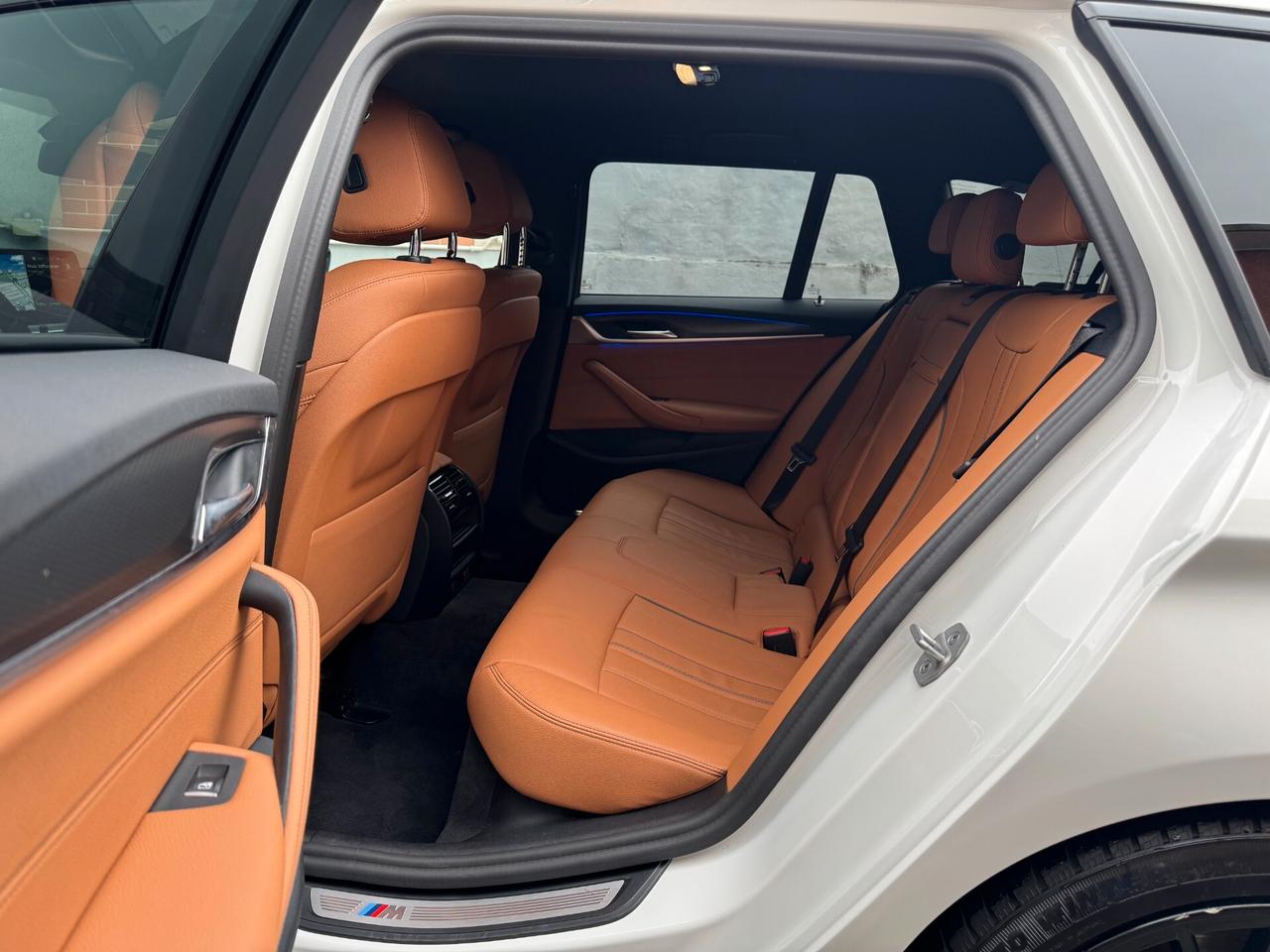 BMW 520 G31d Touring LCI mhev 48V xdrive Msport auto