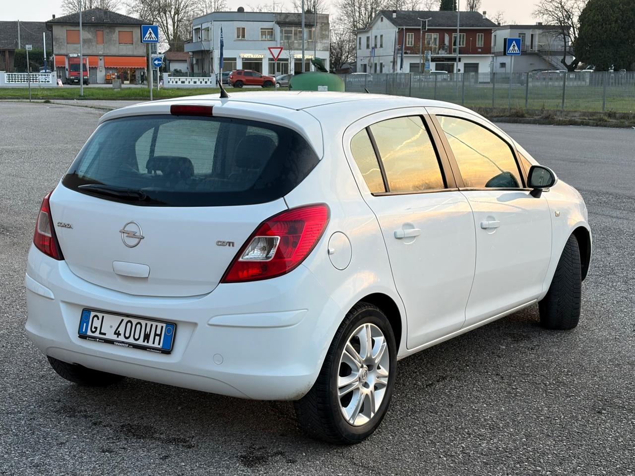 Opel Corsa 1.3 diesel 2009 cambio automatico