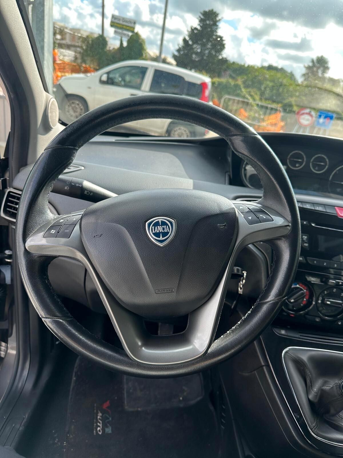 Lancia Ypsilon 1.3 MJT 16V 95 CV 5 porte S&S Silver