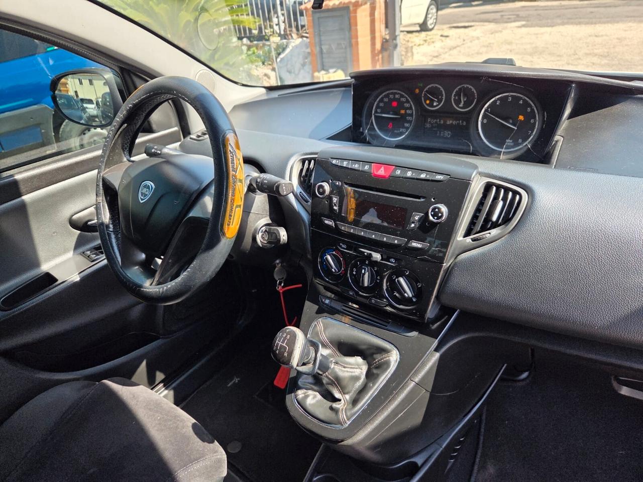 Lancia Ypsilon 1.2 69 CV 5 porte S&S Silver