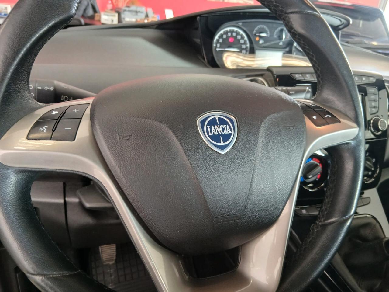 Lancia Ypsilon 1.2 BENZINA 69CV NEOPATENTATI