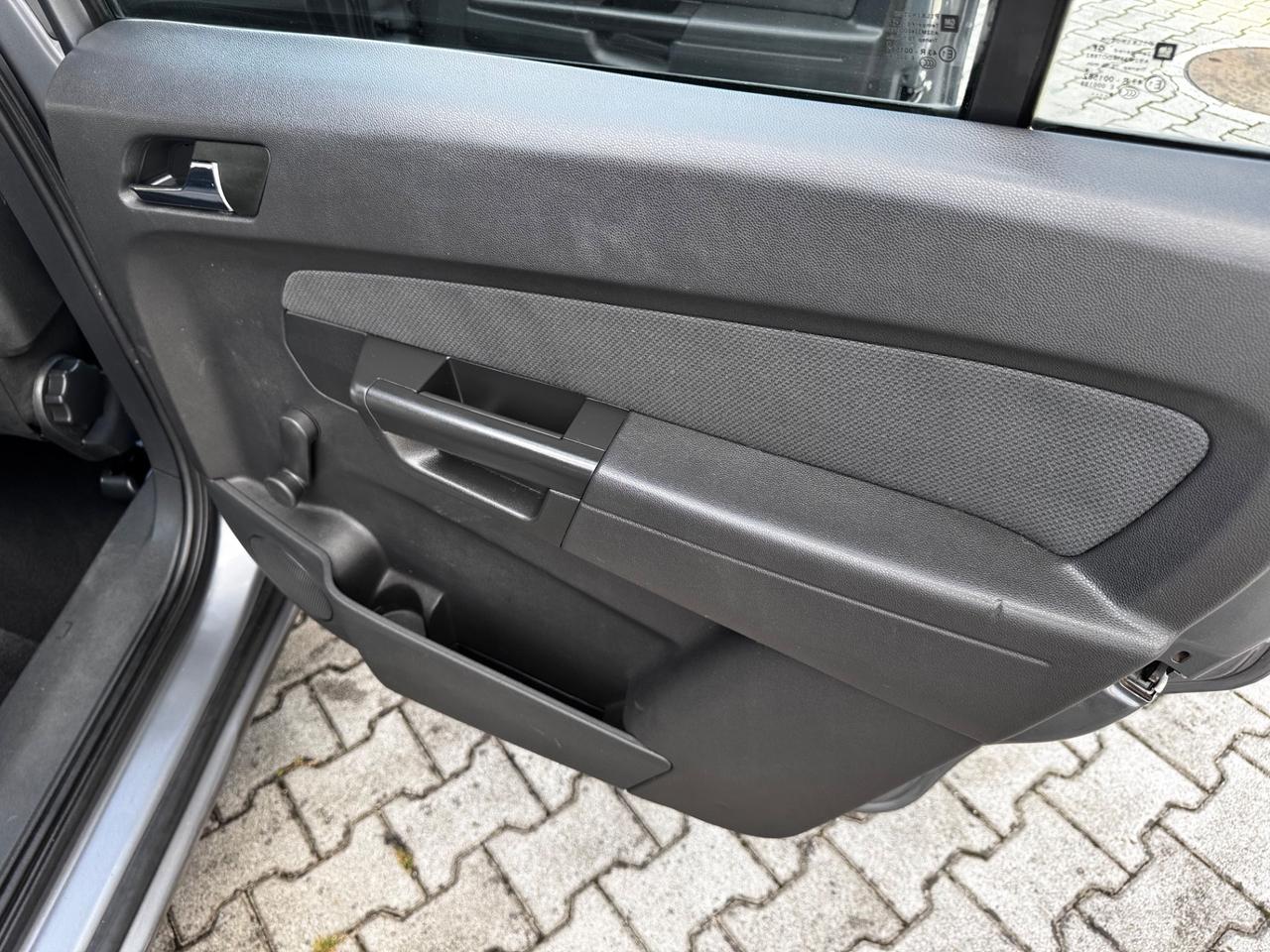 Opel Zafira 1.6 16V GPL gancio traino 7 posti