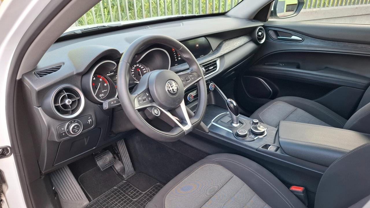 Alfa Romeo Stelvio 2.2 Turbodiesel 190 CV AT8 Q4 Executive -TETTO APRIBILE-CERCHI DA 19