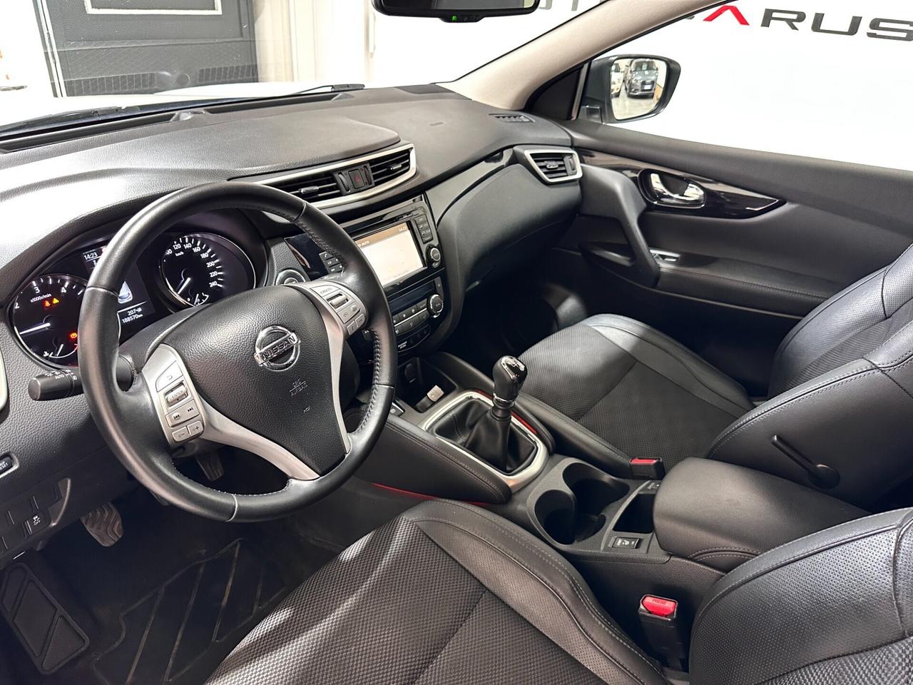 Nissan Qashqai 1.5 dCi N-Connecta – DA VETRI