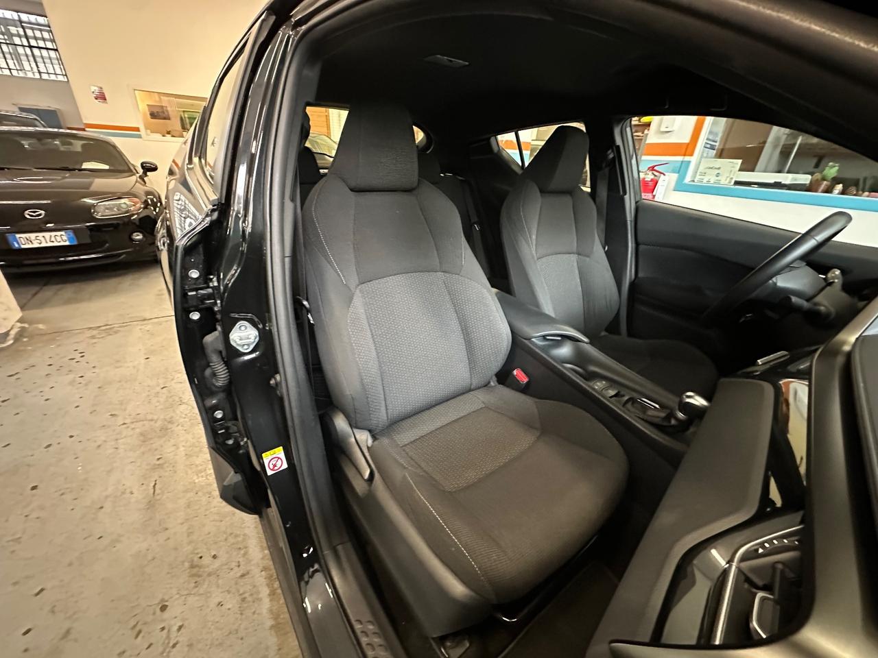 C-HR 1.8 Hybrid E-CVT Active