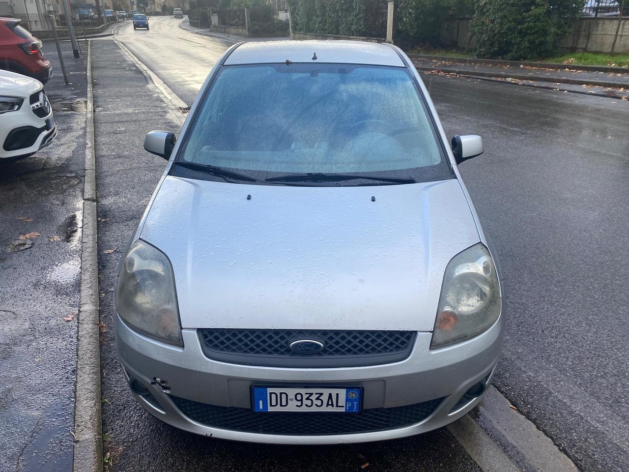 Ford Fiesta 1.2 16V 5p. Ghia ok neopatentati