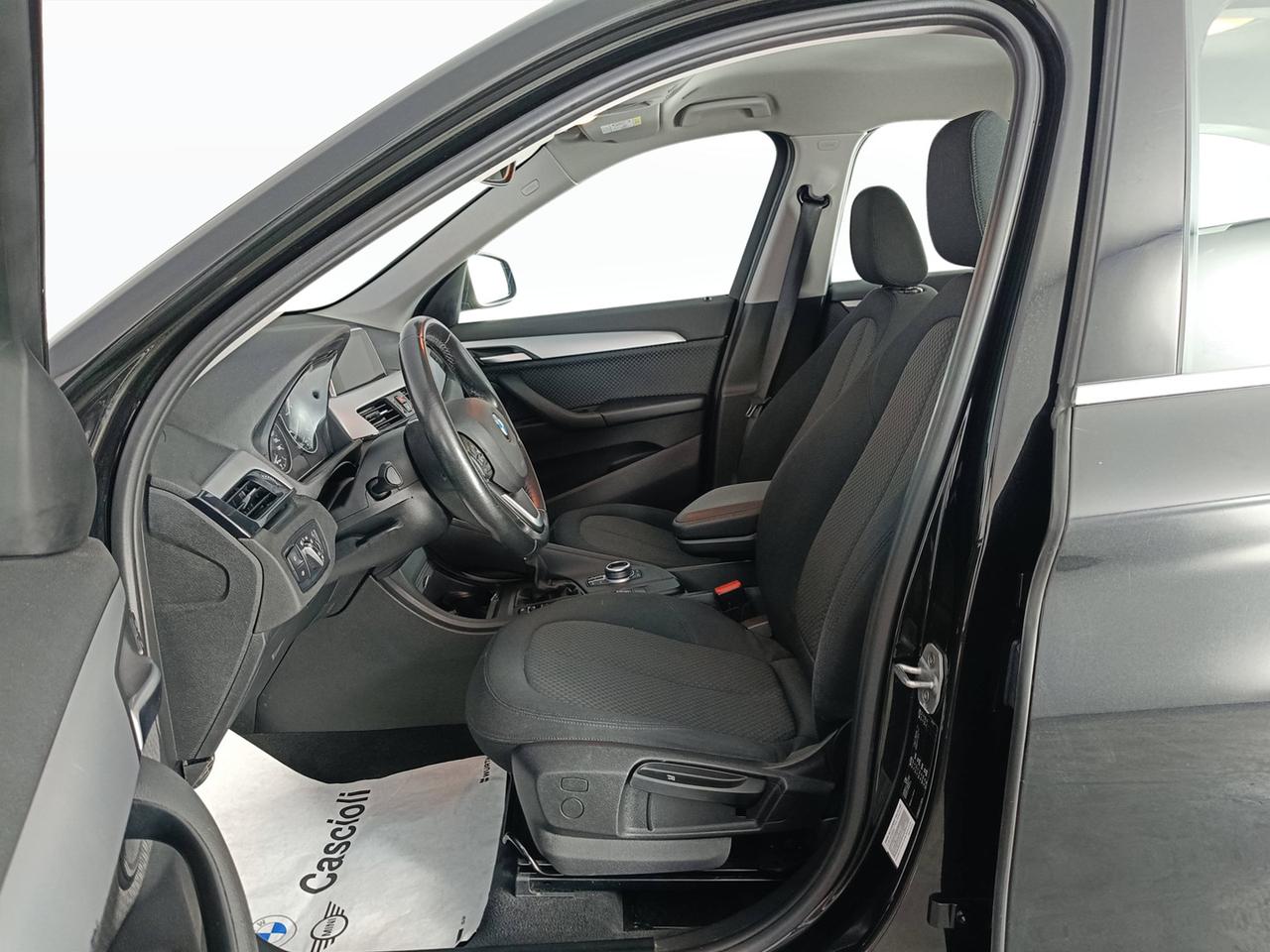 BMW X1 F48 - X1 sdrive18d Business auto