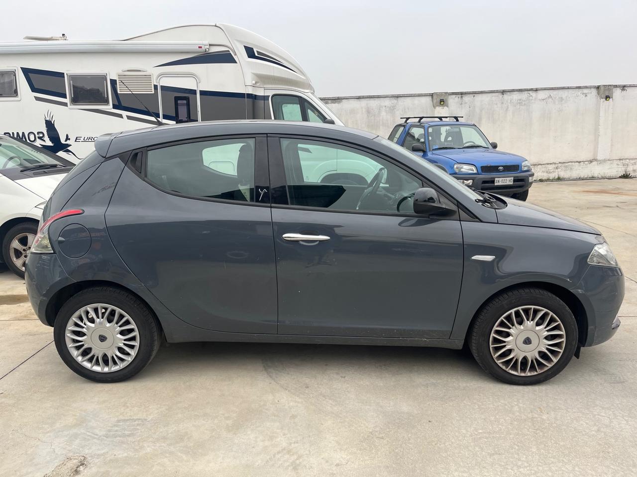 Lancia Ypsilon 1.2 69 CV 5 porte Silver