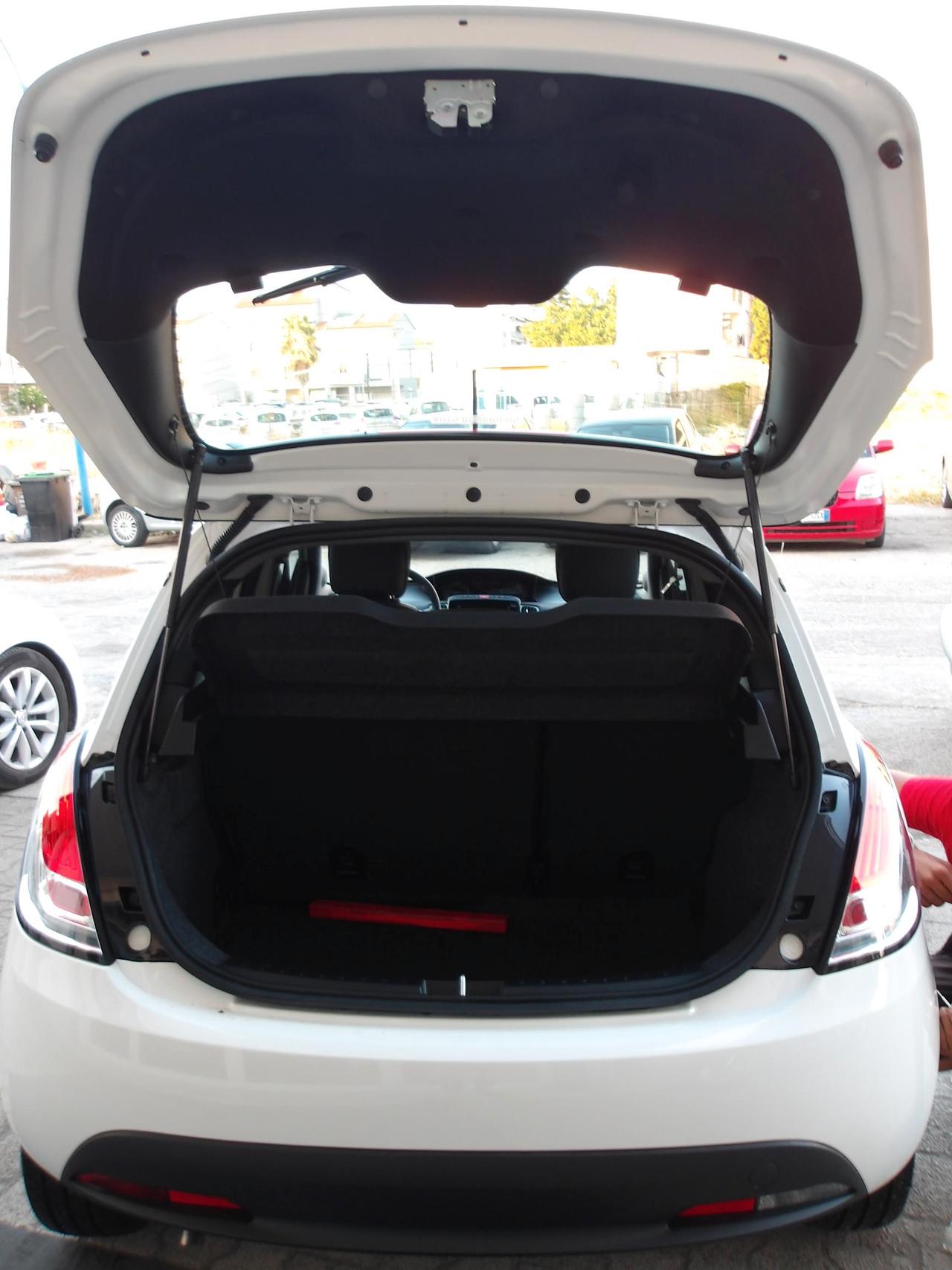 Lancia Ypsilon 1.0 firefly hybrid Gold Plus s&s 70cv 5p.ti