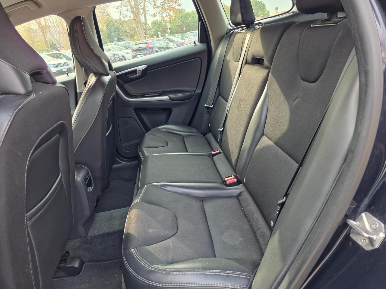 Volvo XC 60 XC60 D3 Geartronic R-design 2017-E6 Manuale